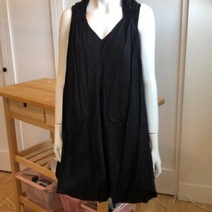 Black v neck dress